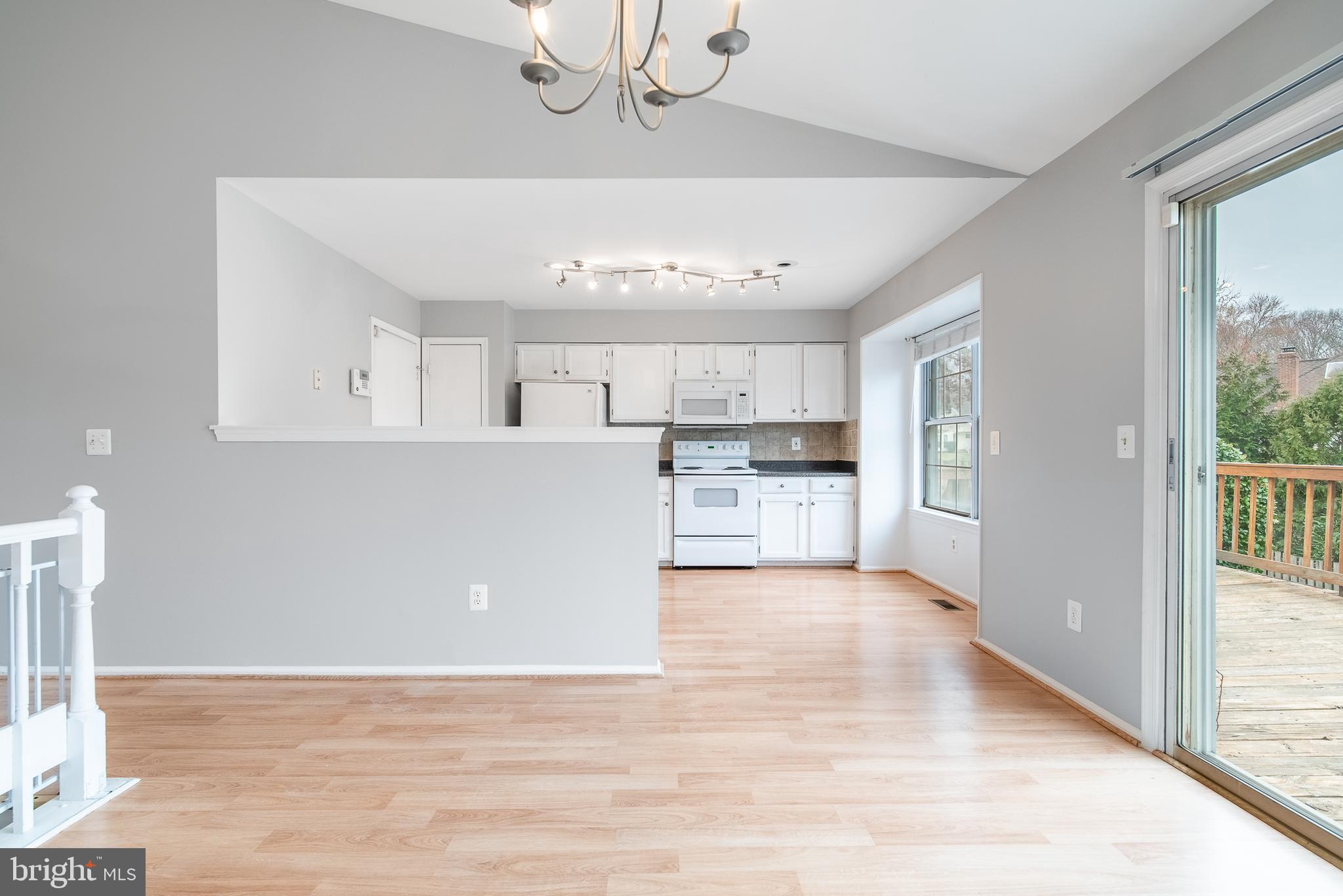 14 Braxton Drive Sterling, VA 20165 - Photo 4 of 41