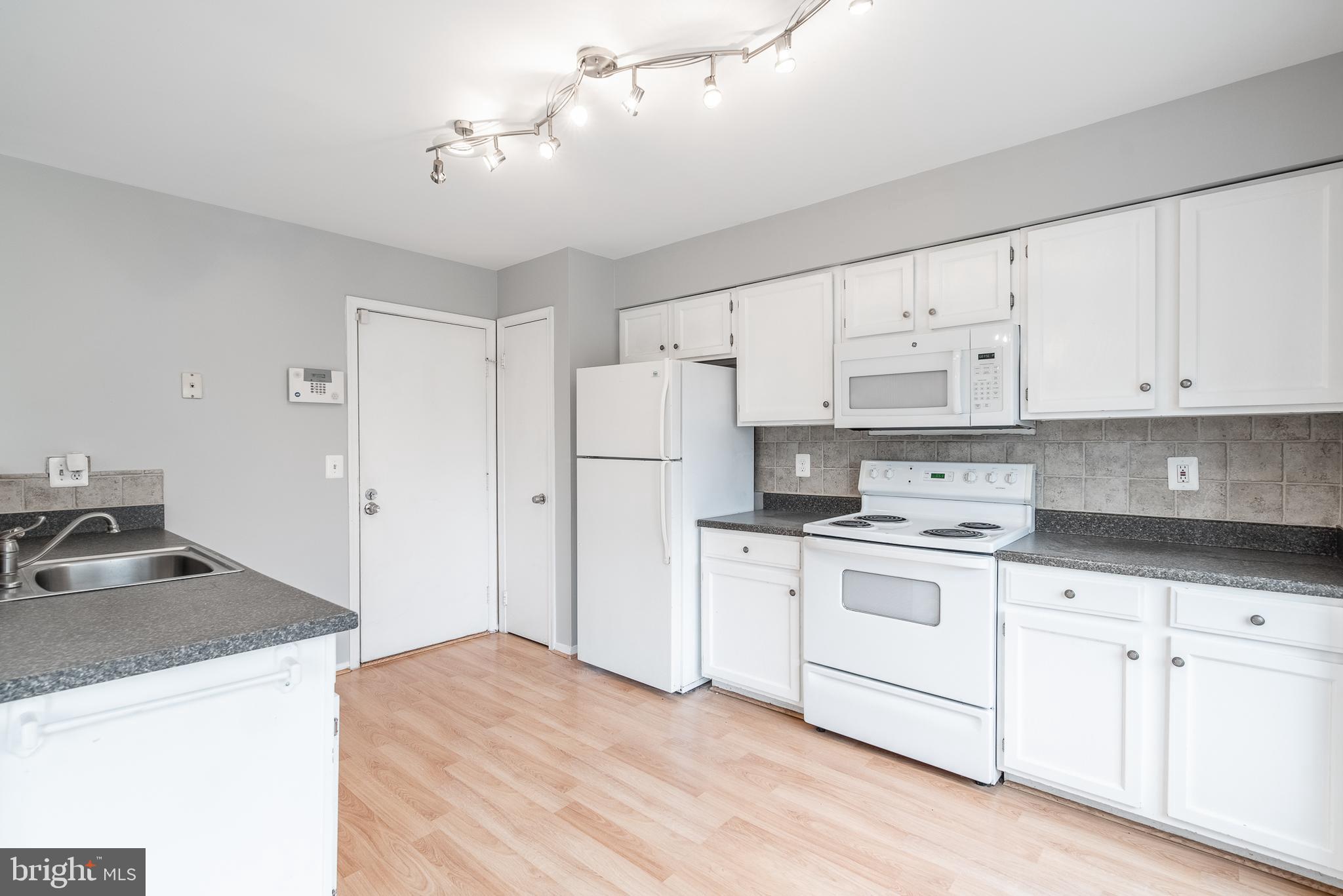 14 Braxton Drive Sterling, VA 20165 - Photo 6 of 41