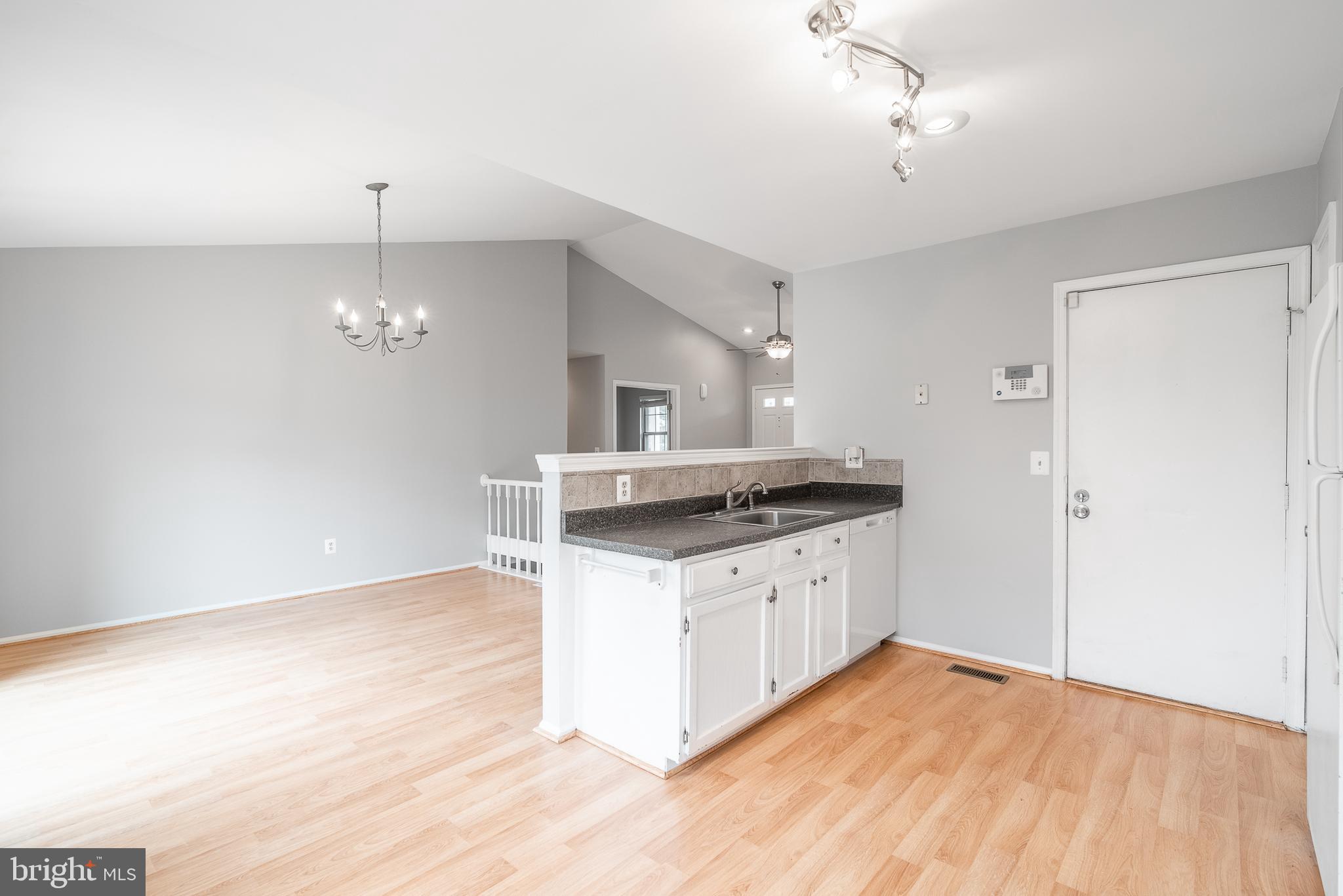 14 Braxton Drive Sterling, VA 20165 - Photo 8 of 41