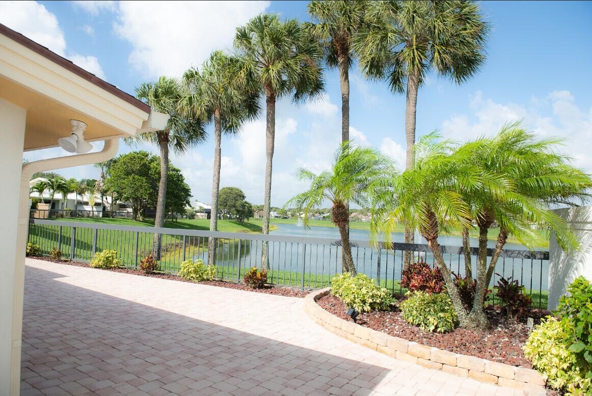 114 Beach Summit Court Jupiter, FL 33477 - Photo 5 of 32 15-114 rear palms 1