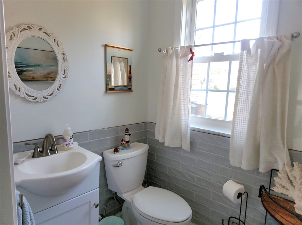 85 West Main Street Georgetown, MA 01833 - Photo 13 of 40