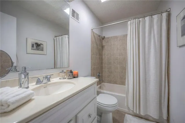 $250,000 | 1913 Lawrence Court, Kansas City, KS 66103