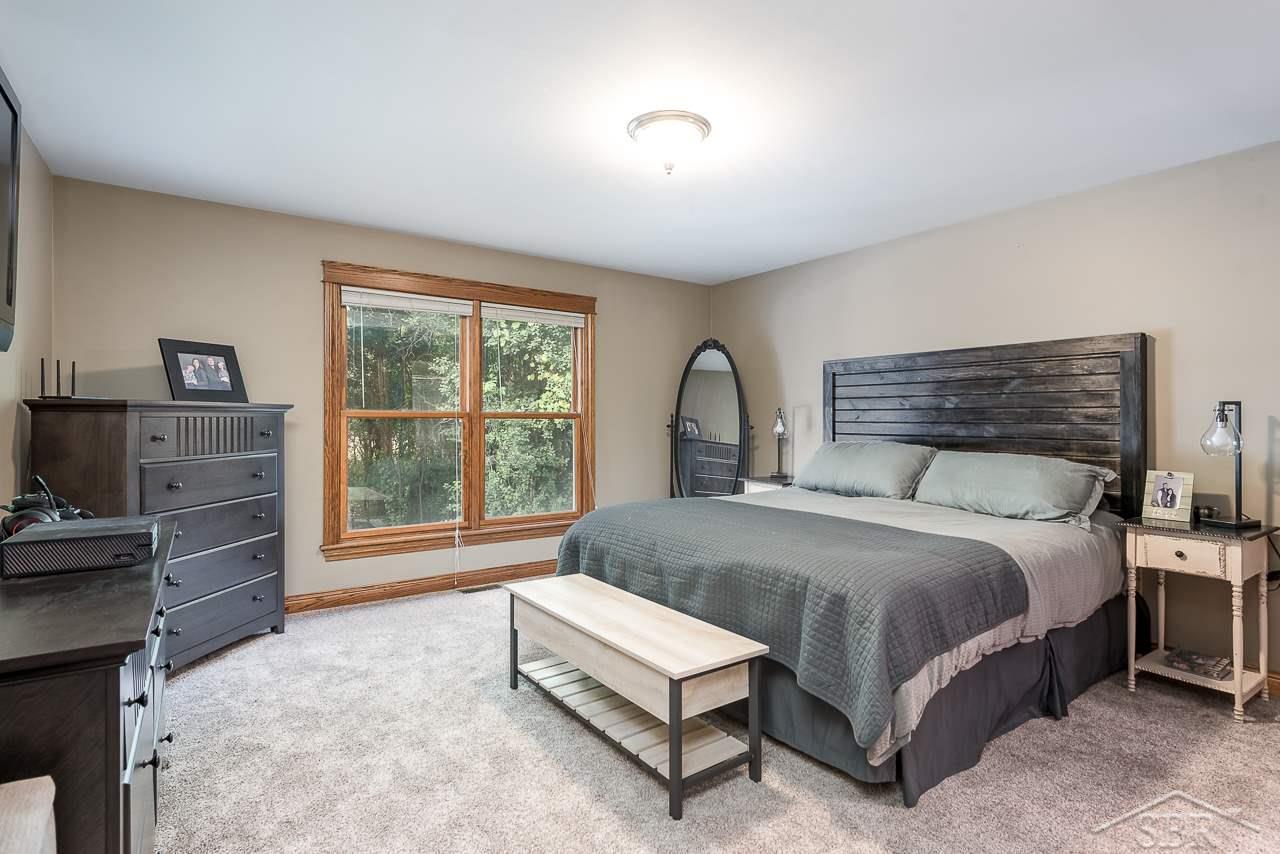 886 Schust Road Saginaw, MI 48604 - Photo 22 of 34 31395990-21.JPG