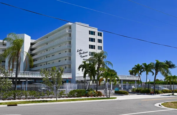 $2,800 | 301 Lake Shore Drive, Unit 310, Lake Park, FL 33403