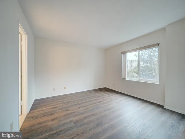 $432,000 | 8360 Greensboro Drive, Unit 305, McLean, VA 22102