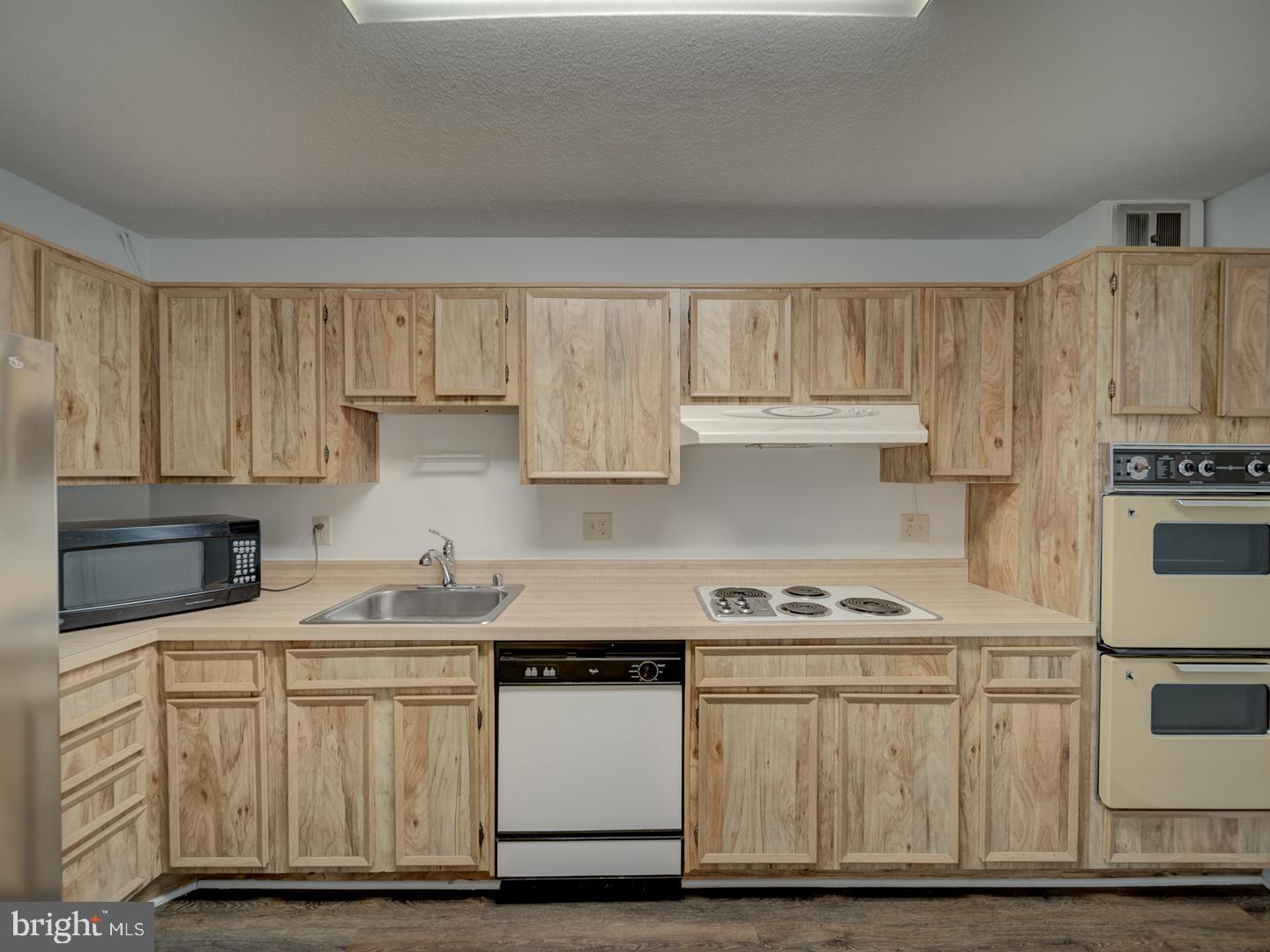 8360 Greensboro Drive, Unit 305 McLean, VA 22102 - Photo 14 of 46 Great storage and prep area