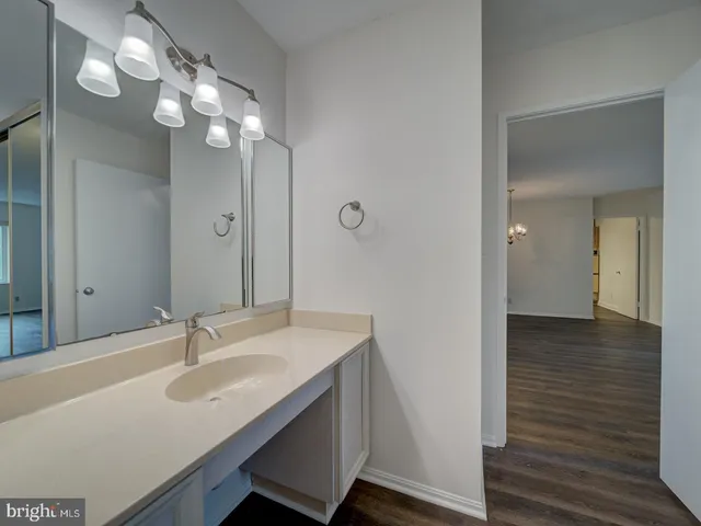 $432,000 | 8360 Greensboro Drive, Unit 305, McLean, VA 22102