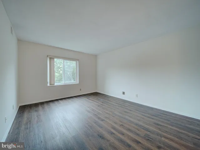 $432,000 | 8360 Greensboro Drive, Unit 305, McLean, VA 22102