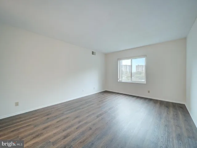 $432,000 | 8360 Greensboro Drive, Unit 305, McLean, VA 22102