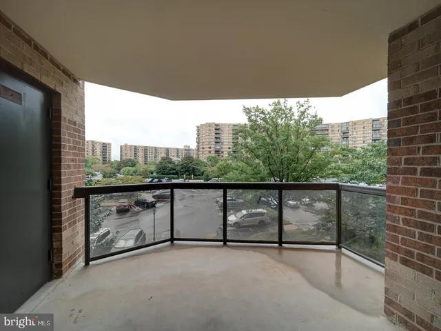 $432,000 | 8360 Greensboro Drive, Unit 305, McLean, VA 22102