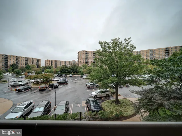 $432,000 | 8360 Greensboro Drive, Unit 305, McLean, VA 22102