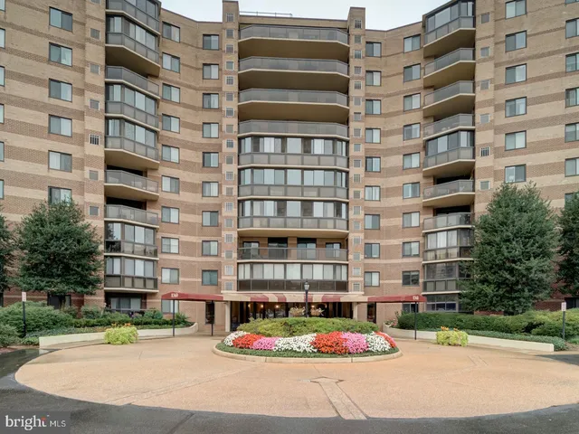 $432,000 | 8360 Greensboro Drive, Unit 305, McLean, VA 22102