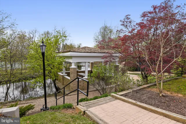 $432,000 | 8360 Greensboro Drive, Unit 305, McLean, VA 22102