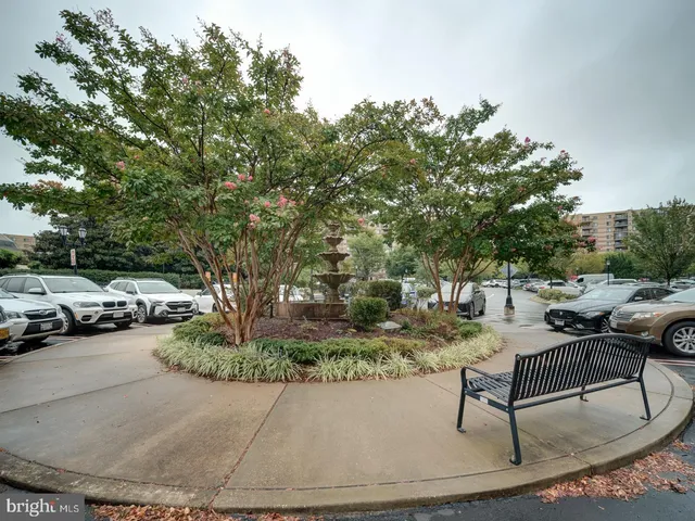 $432,000 | 8360 Greensboro Drive, Unit 305, McLean, VA 22102