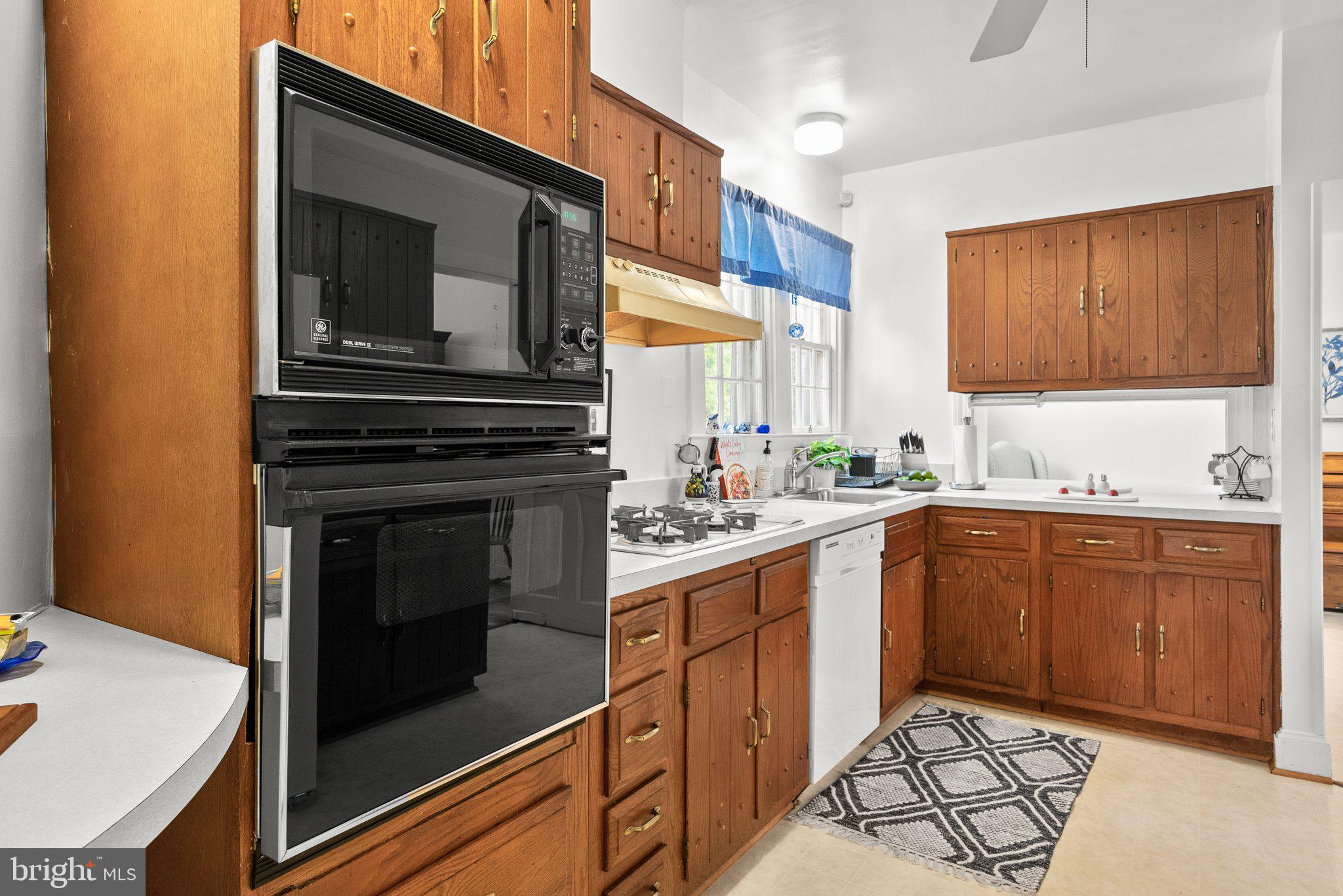10325 Parkman Road Silver Spring, MD 20903 - Photo 13 of 47 kitchen