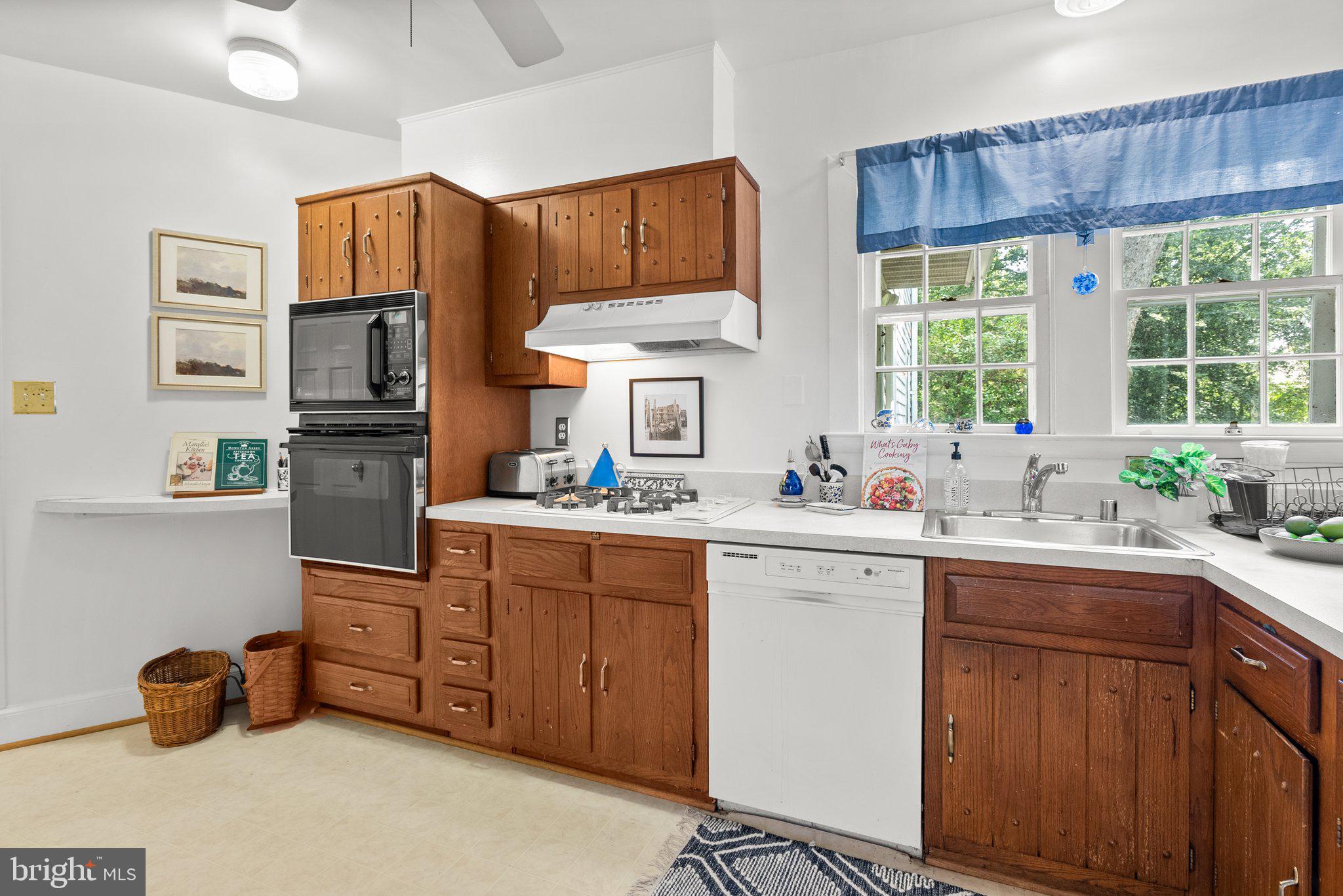 10325 Parkman Road Silver Spring, MD 20903 - Photo 14 of 47