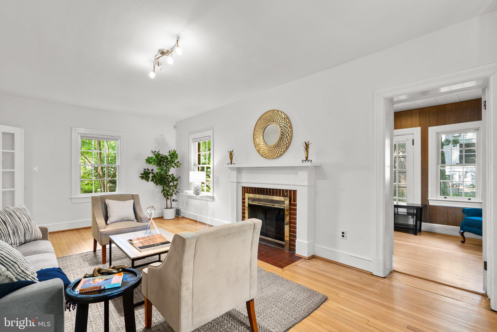 10325 Parkman Road Silver Spring, MD 20903 - Photo 9 of 47 Living room