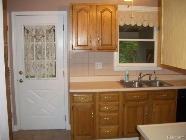 299 South Bailey Street Romeo, MI 48065 - Photo 8 of 25 Kitchen
