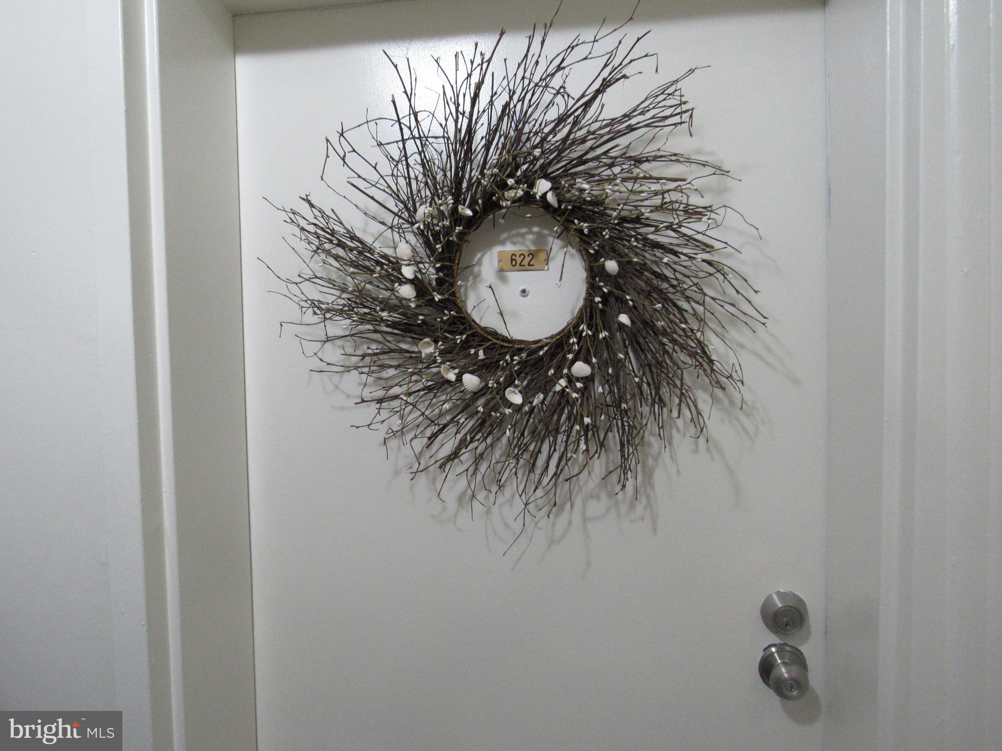 4000 Gypsy Lane, Unit 622F1 Philadelphia, PA 19129 - Photo 11 of 45 a close up of a wall with a mirror