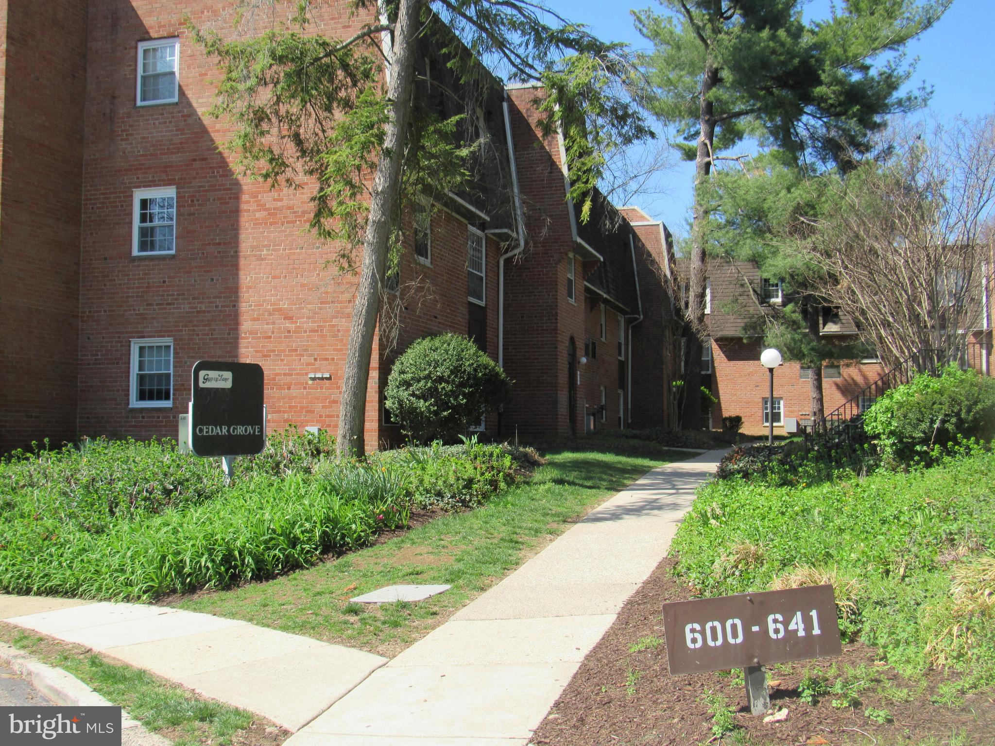 4000 Gypsy Lane, Unit 622F1 Philadelphia, PA 19129 - Photo 5 of 45 a view of a back yard