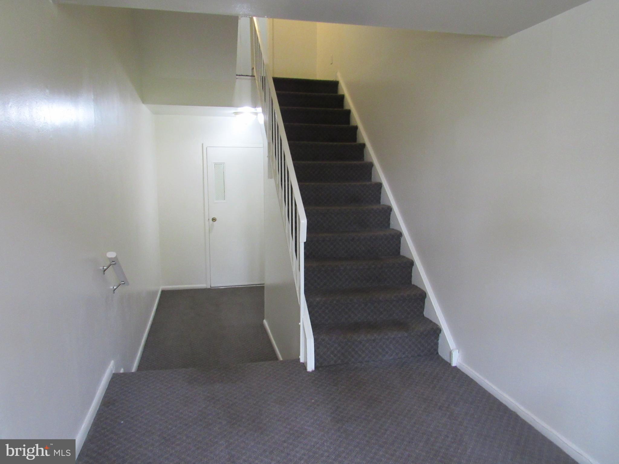 4000 Gypsy Lane, Unit 622F1 Philadelphia, PA 19129 - Photo 8 of 45 a view of entryway