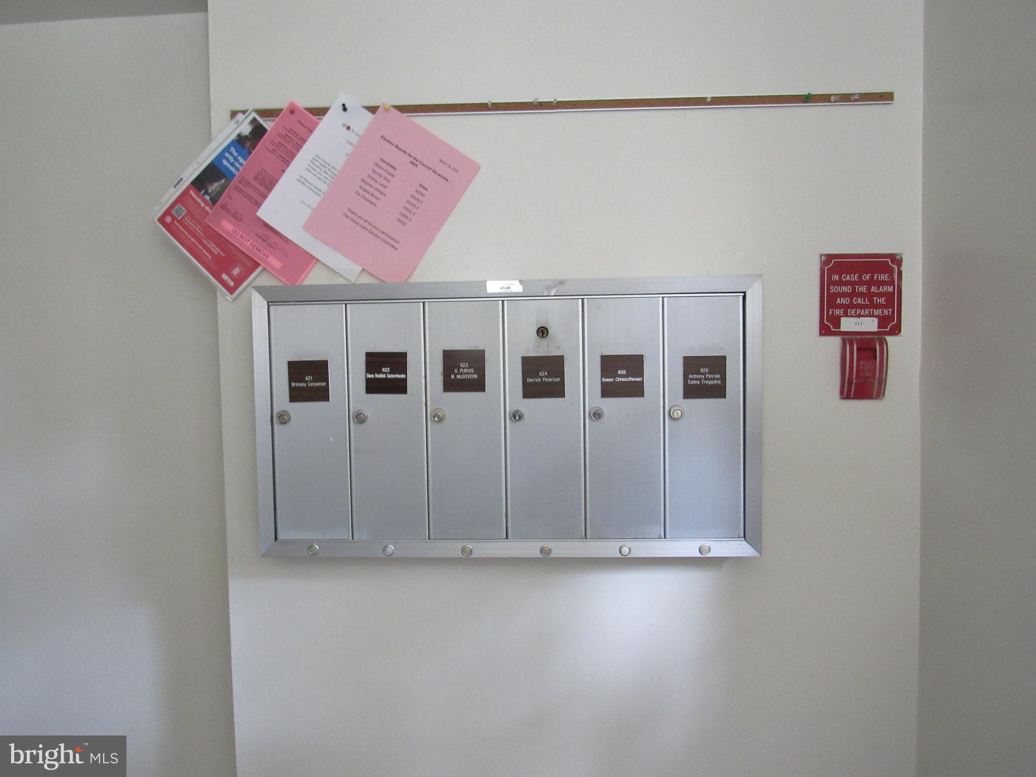 4000 Gypsy Lane, Unit 622F1 Philadelphia, PA 19129 - Photo 9 of 45 a view of a livingroom with hallway