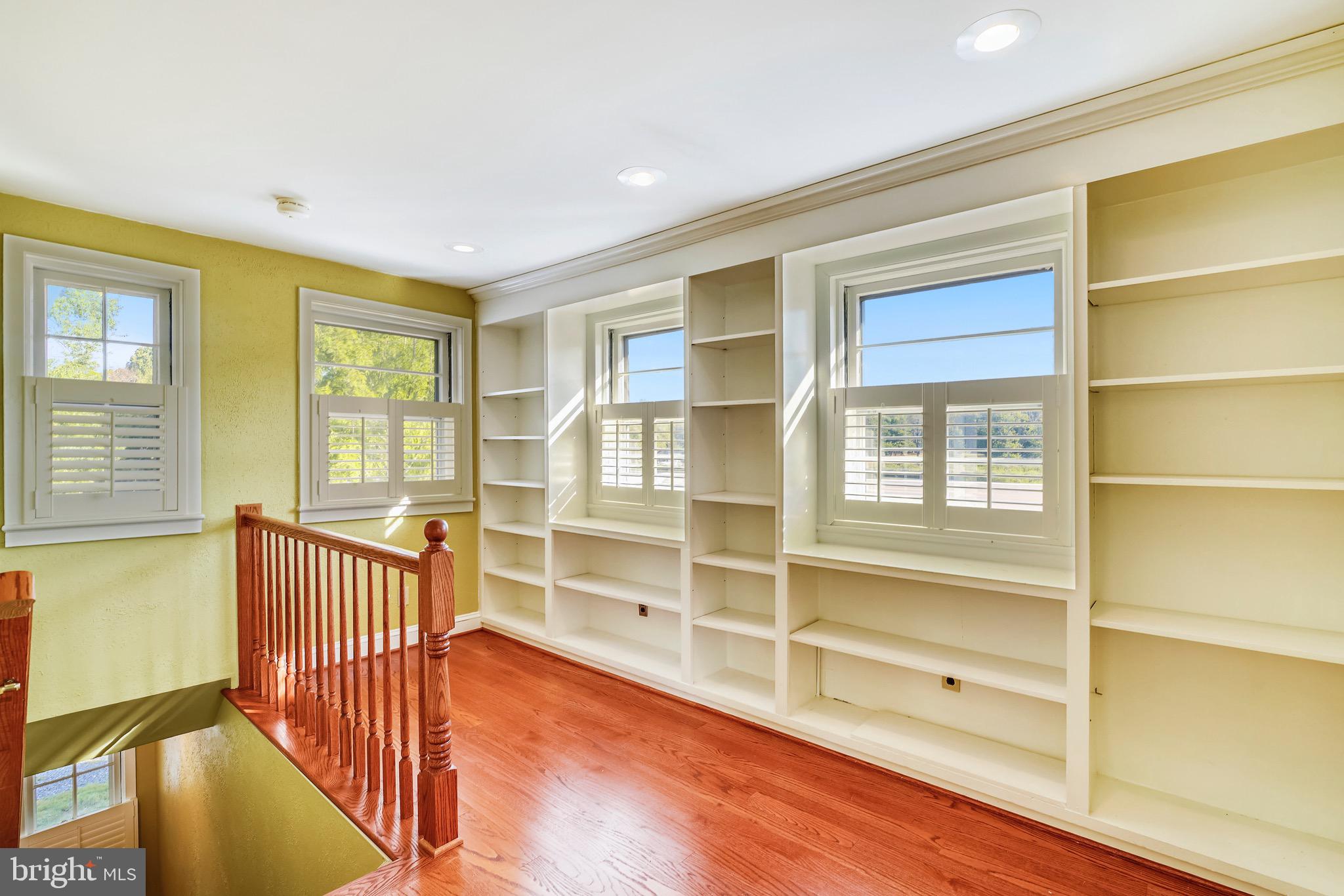 5905 Deale Beach Road Deale, MD 20751 - Photo 27 of 33 Sitting Area/Library on Second Level