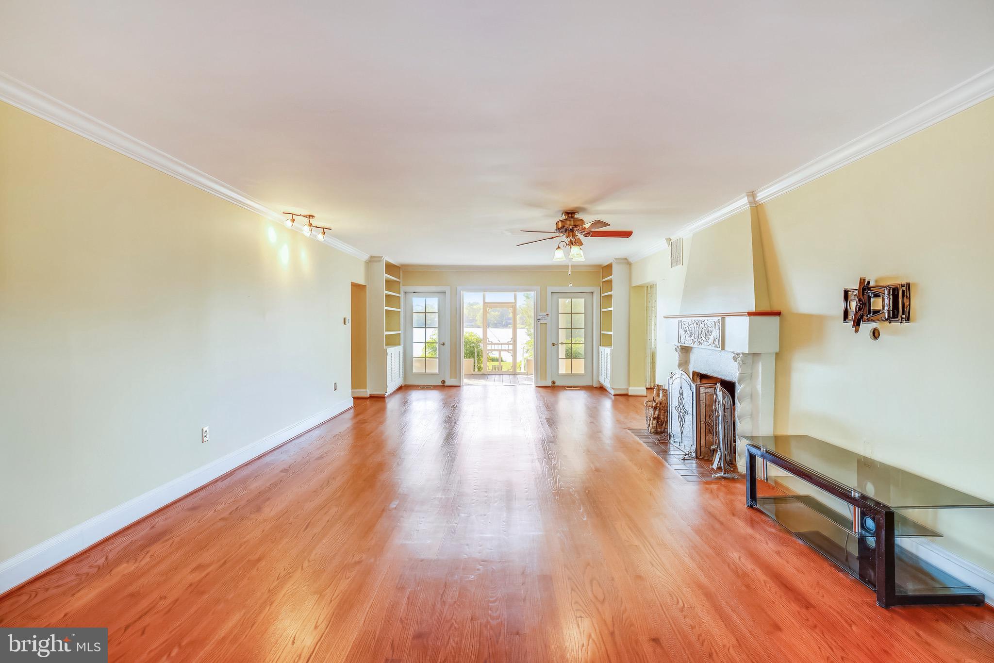 5905 Deale Beach Road Deale, MD 20751 - Photo 4 of 33 Large Great Room