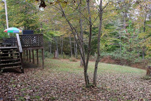 1163 Wildlife Road Dover, TN 37058 - Photo 3 of 16 Back deck