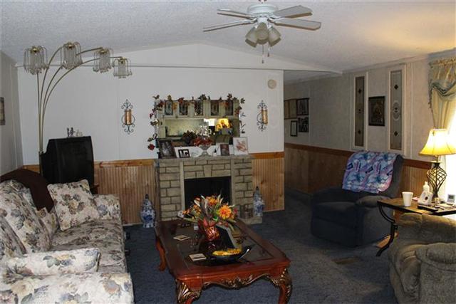 1163 Wildlife Road Dover, TN 37058 - Photo 4 of 16 Living Room