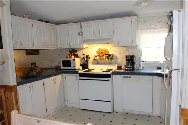 1163 Wildlife Road Dover, TN 37058 - Photo 7 of 16 Another view of Kitchen. Refrigerator does not convey, but is negotiable.