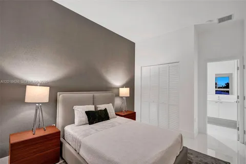 $975,000 | 1801 Northeast 13th Street, Unit 1821, Fort Lauderdale, FL 33304