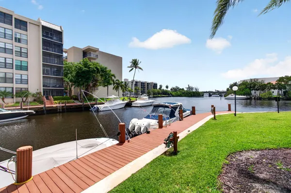 $2,600 | 12 Royal Palm Way, Unit 501, Boca Raton, FL 33432