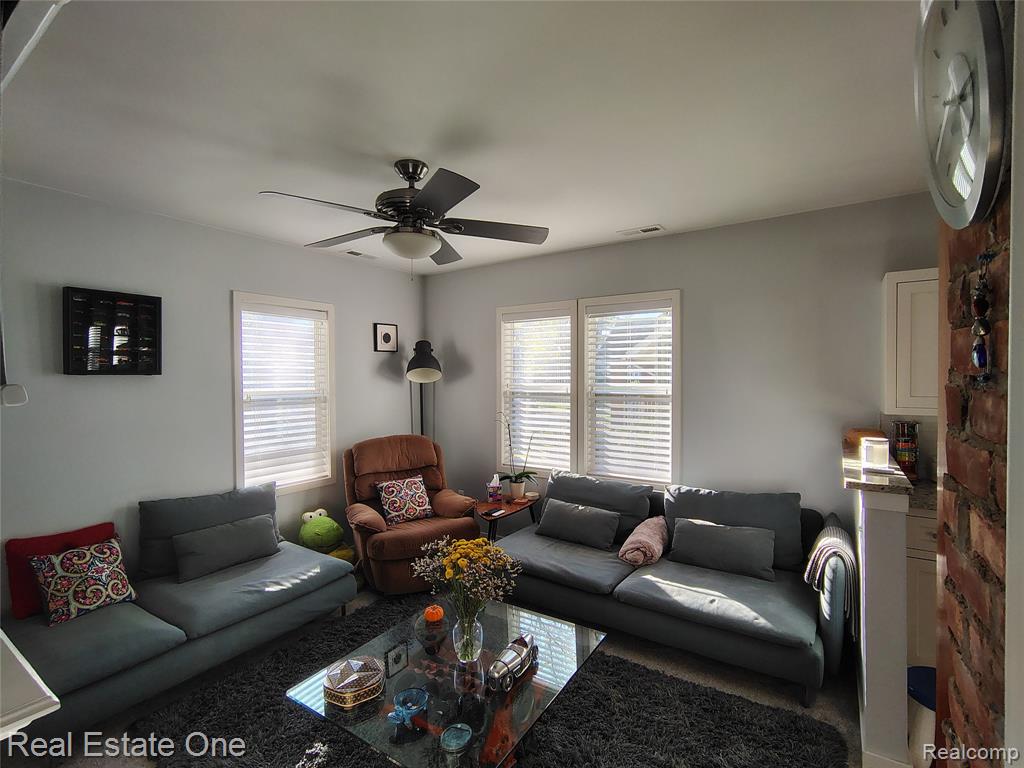 241 North Helen Avenue Rochester, MI 48307 - Photo 15 of 27