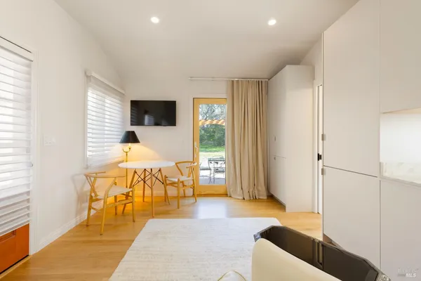 $2,300 | 291 West Thomson Avenue, Unit 289, Sonoma, CA 95476