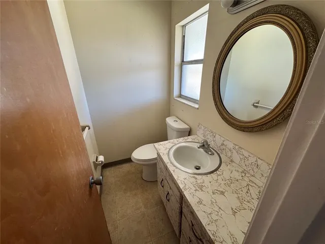 $1,600 | 245 Center Road, Unit 211, Venice, FL 34285