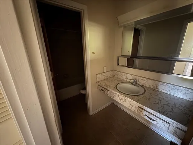 $1,600 | 245 Center Road, Unit 211, Venice, FL 34285