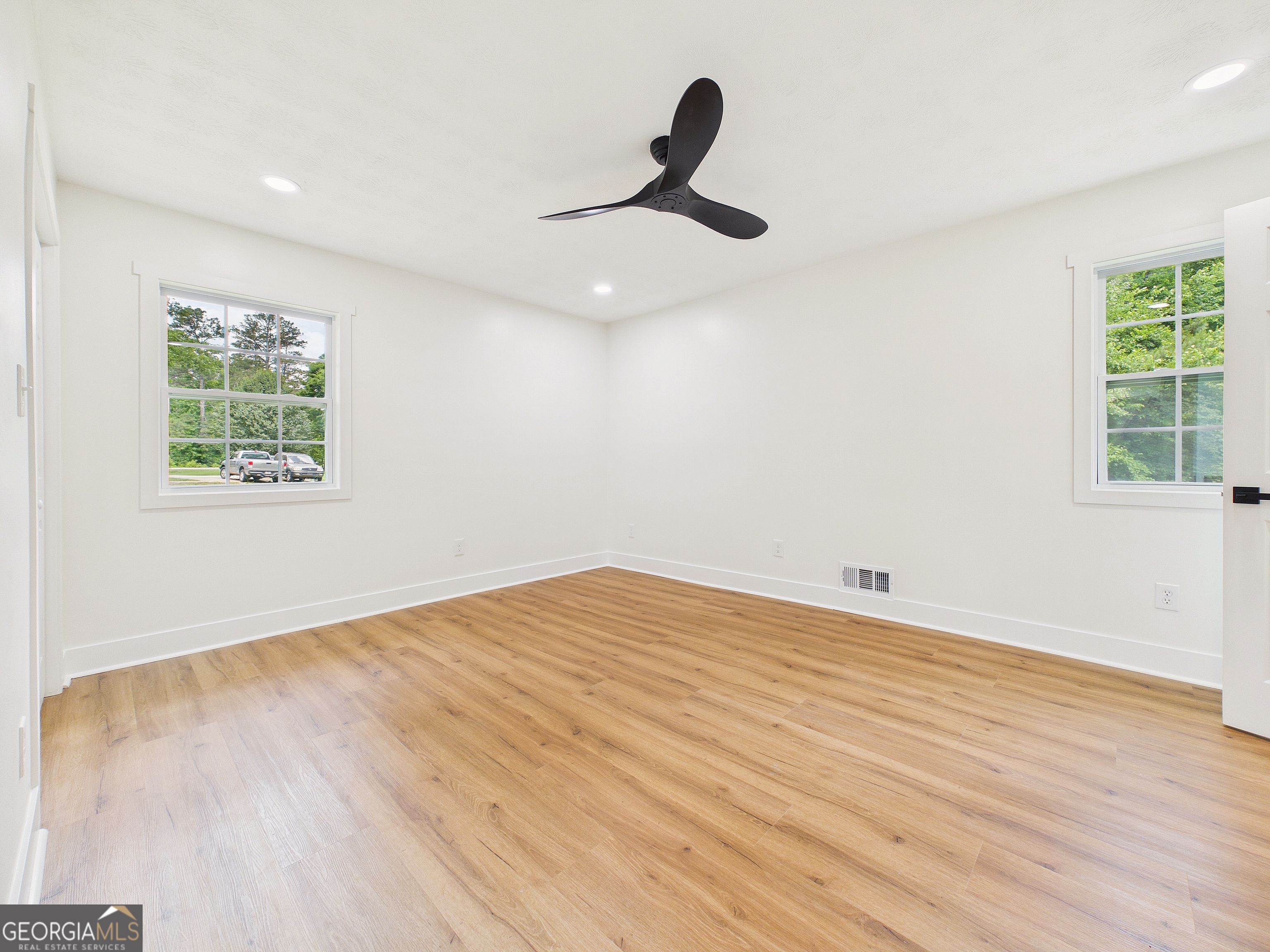 6740 Tell Road Fairburn, GA 30213 - Photo 11 of 35