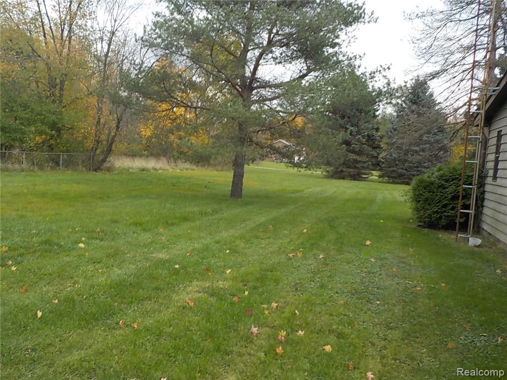 6372 North Belsay Road Flint, MI 48506 - Photo 5 of 25 DSCN8768.JPG