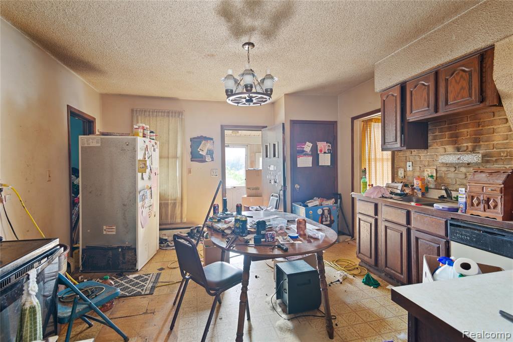 15602 Northline Road Southgate, MI 48195 - Photo 10 of 26