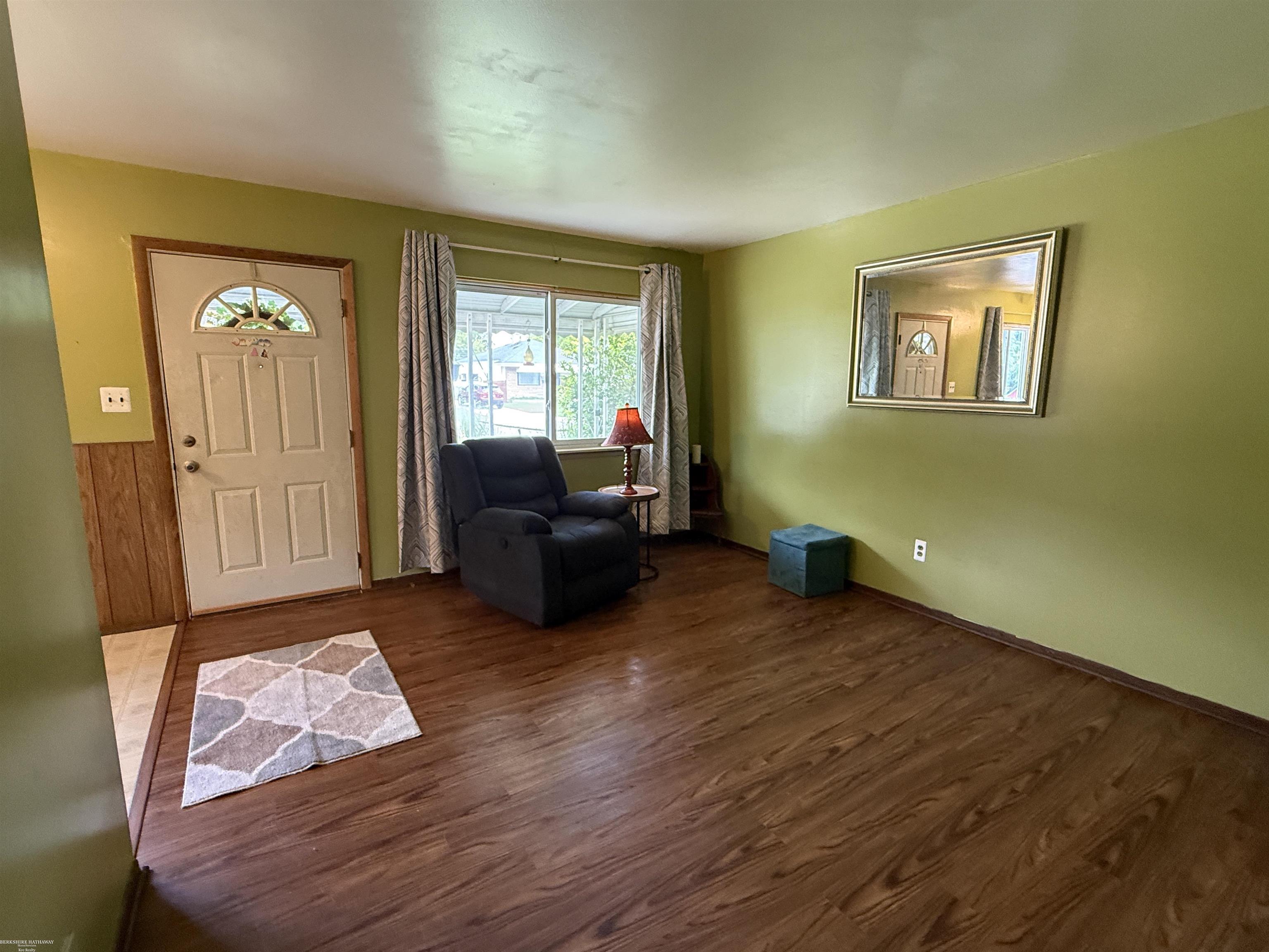 14584 Stephens Road Warren, MI 48089 - Photo 4 of 28 50186078-32a11207-8669-4e64-a8e6-03c11afae689.JPG