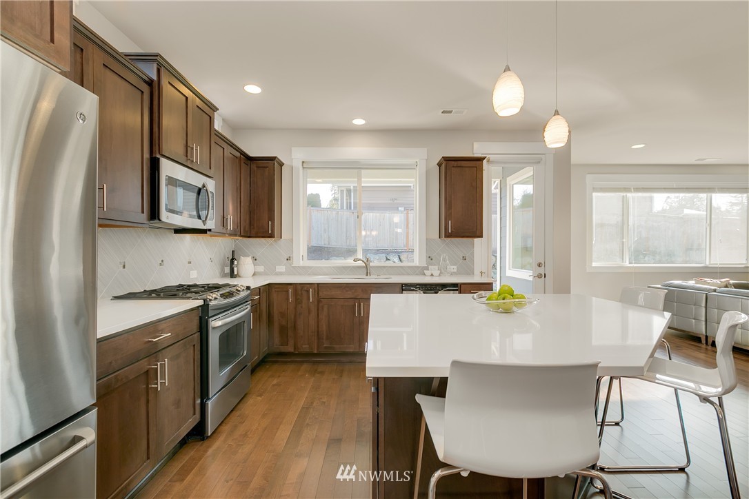 112 Shadow Avenue Northeast Renton, WA 98059 - Photo 8 of 25