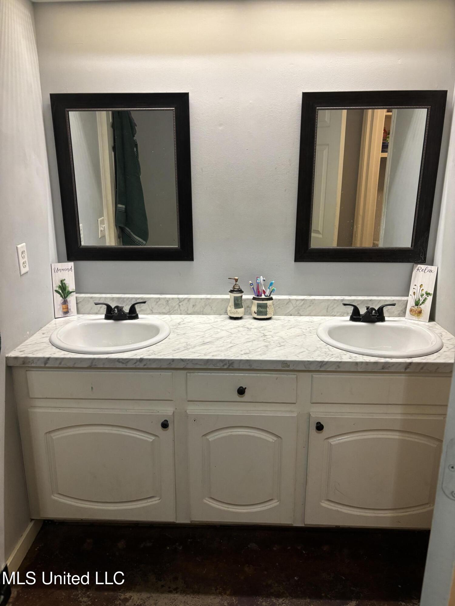 236 Par Cove Byram, MS 39272 - Photo 11 of 15 IMG_6658