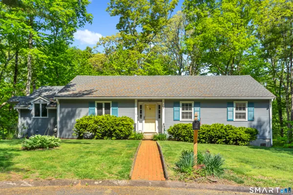 $425,000 | 11 Candlewood Lane, Farmington, CT 06032