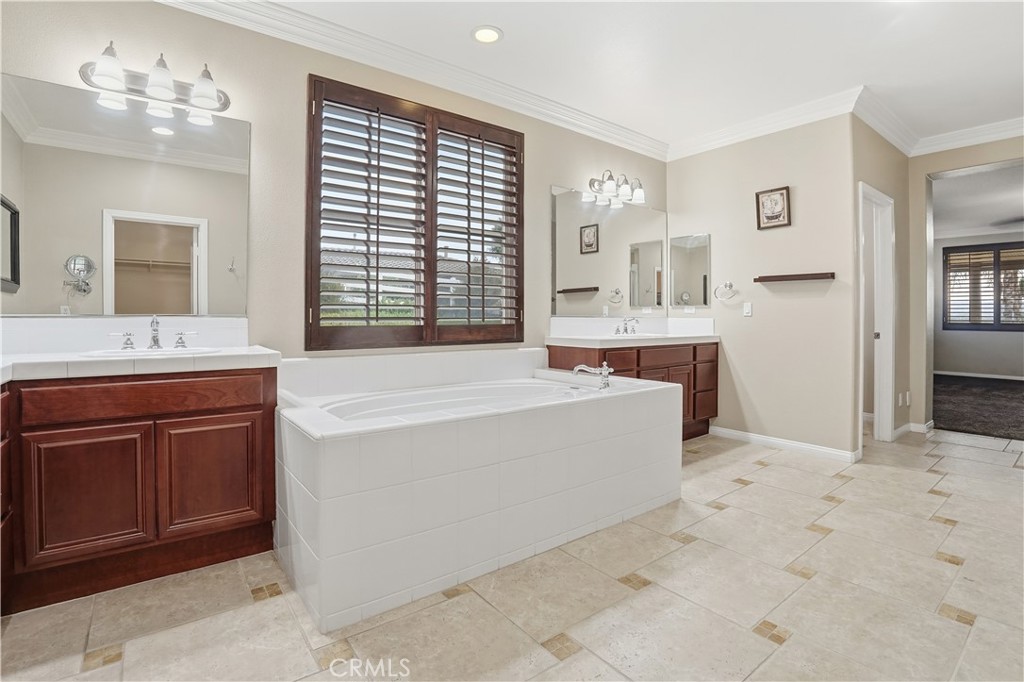 16935 Eagle Peak Road Riverside, CA 92504 - Photo 34 of 75 a spacious bathroom with a tub sink and mirror