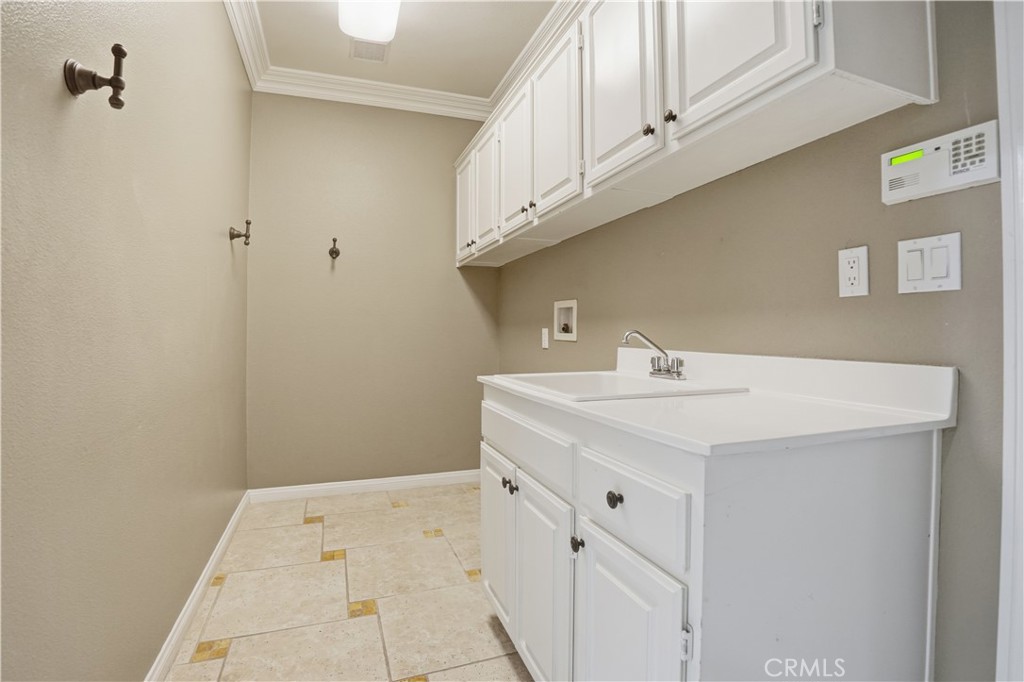 16935 Eagle Peak Road Riverside, CA 92504 - Photo 49 of 75 a bathroom with a sink and a mirror