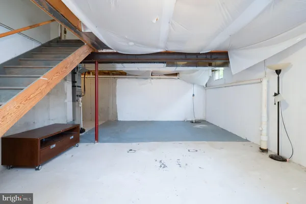 a view of a garage