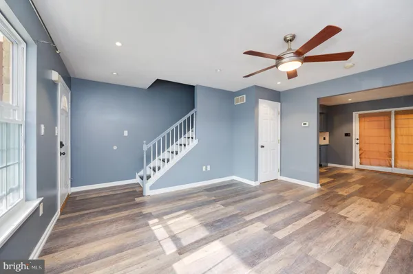 a view of an entryway with a workspace
