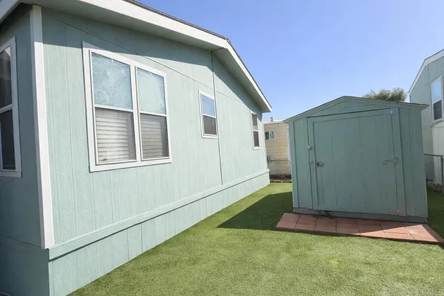 $205,000 | 32900 Riverside Drive, Unit SPC 109, Lake Elsinore, CA 92530