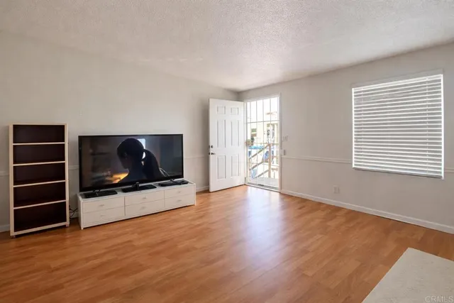 $205,000 | 32900 Riverside Drive, Unit SPC 109, Lake Elsinore, CA 92530